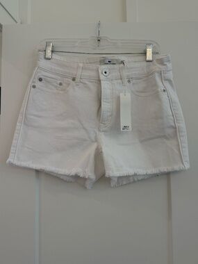 Vineyard Vines White Demin Jean Shorts - size 28, NWT
